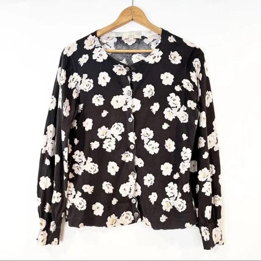 LOFT NWOT WOMENS CREWNECK CARDIGANGRAY WITH PINK FLOWERS SIZE MEDIUM SPRING